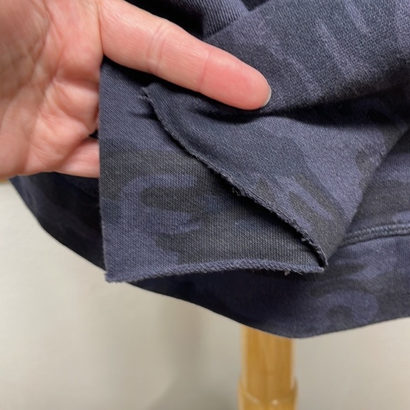 Sanctuary Navy Blue Camouflage Lace Up Sweatshirt Size Small - Picture 4 of 9